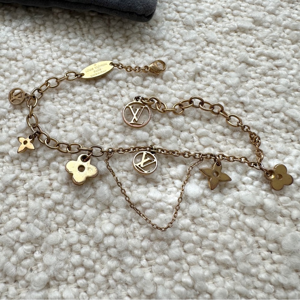 Louis Vuitton Monogram Charm Blooming Supple Bracelet | Gold - Picture 5 of 13